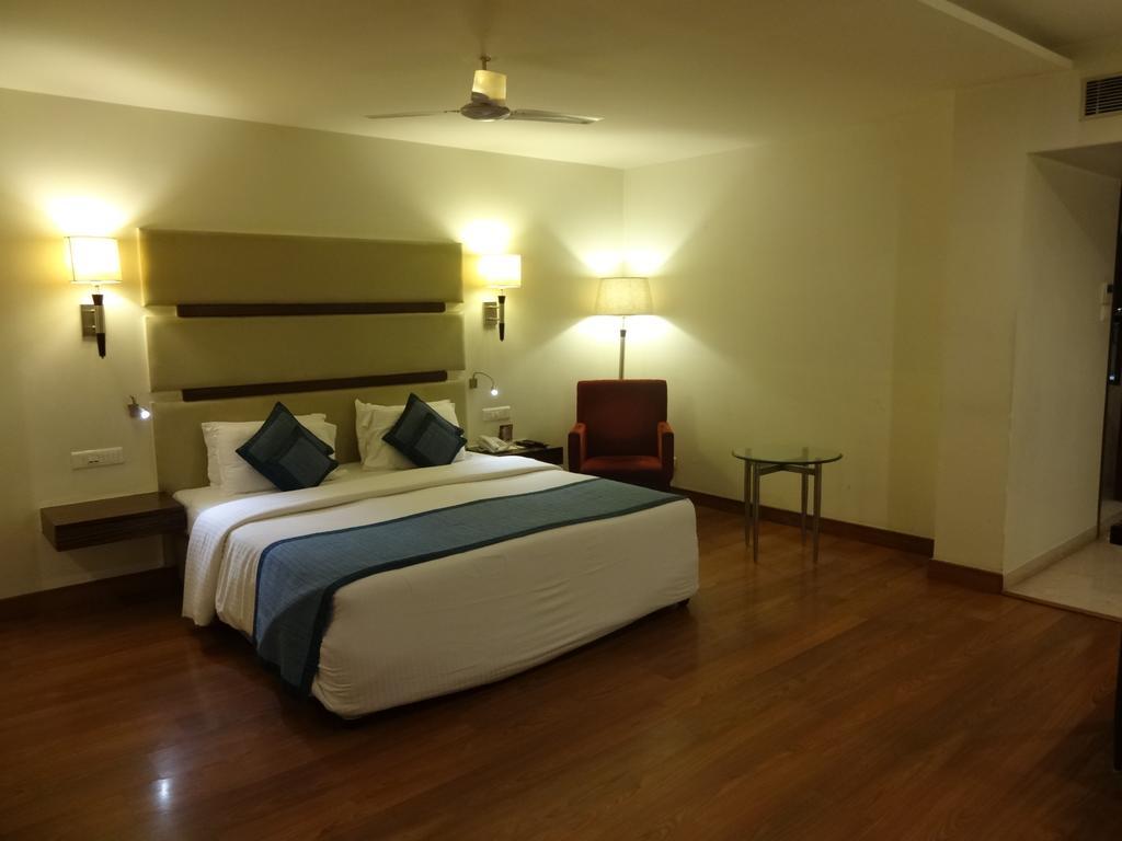 Minerva Grand Banjara Hotel Hyderabad Exterior foto